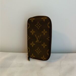 Authentic Louis Vuitton Monogram Canvas Multicles 4 Key Holder